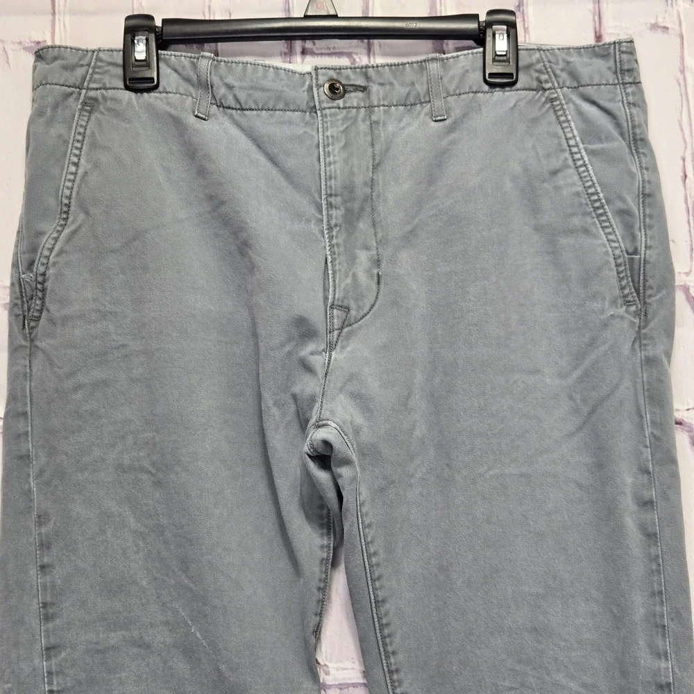 Levi Strauss & Co Mens Chino Pants Gray Straight Leg 36x30‎ Casual CW-3613